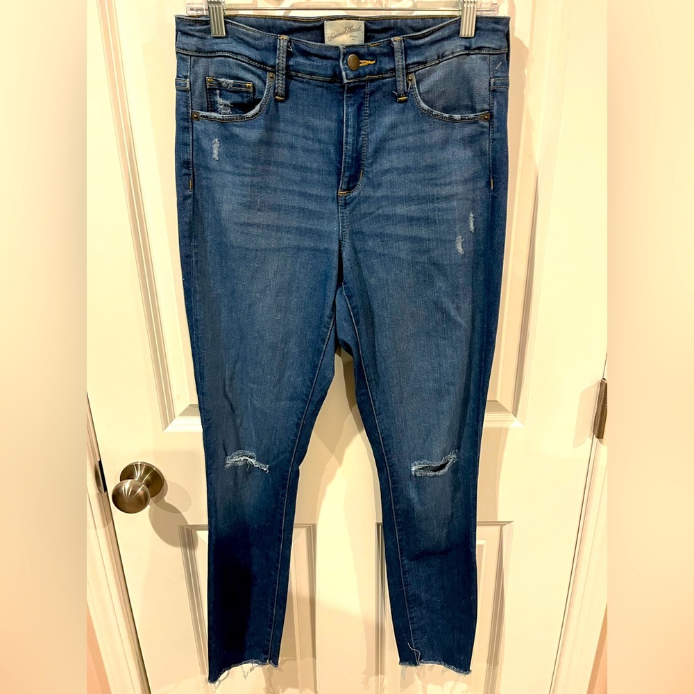 New Universal Thread Jeans Size 6 Skinny Straight Leg